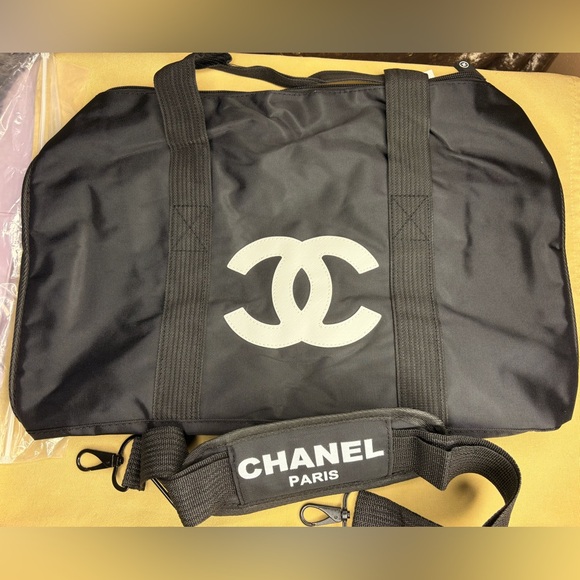 CHANEL Black Duffel Bag with CC logo - Picture 1 of 4